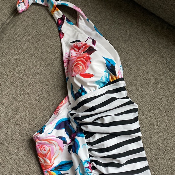 Cupshe halter swimsuit w/ floral print and black and white stripe. - Picture 4 of 4